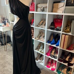 Elegant Black One-Shoulder Dress